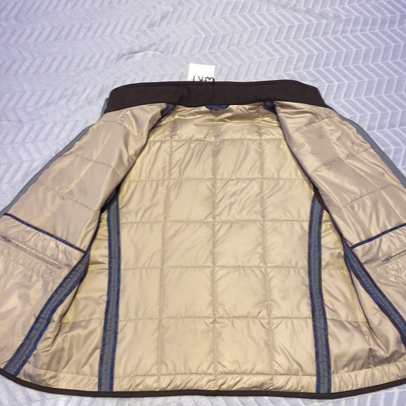 Never been worn got it from a family member and I have no use for it. - Picture 4 of 6